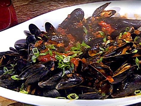 Mussels in Spicy Red Sauce Recipe | Food Network