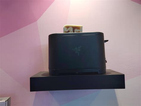 Razer toaster in the Razer store in Vegas : razer