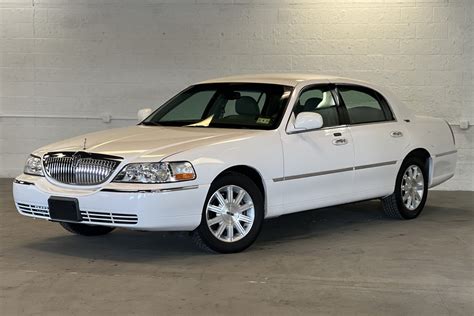 No Reserve: 32k-Mile 2010 Lincoln Town Car Signature Limited for sale on BaT Auctions - sold for ...