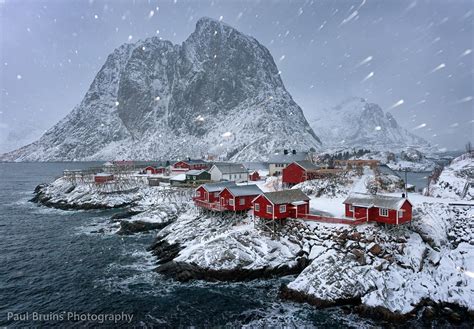 Winter in Reine, Norway [2048×1423] Photographed by Paul Bruins : r/winterporn