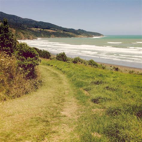 Raglan beach Photograph by Les Cunliffe - Fine Art America