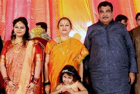 Nitin Gadkari Age, Wife, Caste, Children, Family, Biography & More » StarsUnfolded