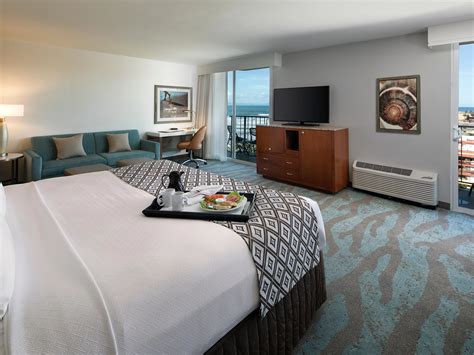 Crowne Plaza Ventura Beach | Hotels in Ventura Beach, CA