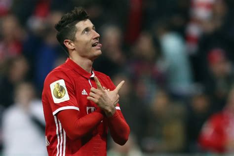 Bayern Munich smash Augsburg to maintain big Bundesliga lead - Bavarian Football Works