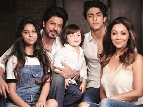 Shah Rukh Khan Height, Age, Wife, Family, Children, Biography & More » StarsUnfolded