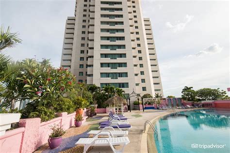 Baiyoke Sky Hotel Pool: Pictures & Reviews - Tripadvisor