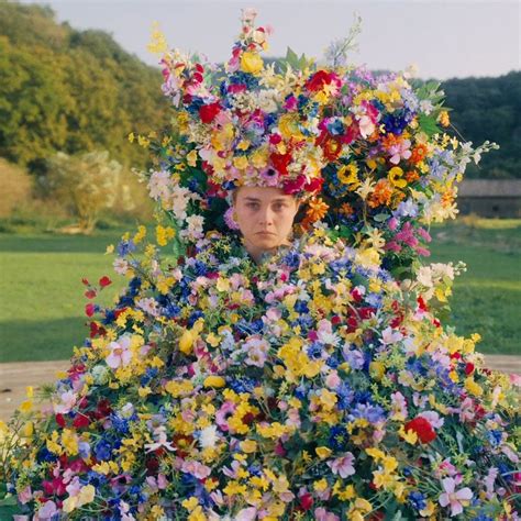 Midsommar: Florence Pugh Considers Ending Theories, May Queen Fandom | Den of Geek