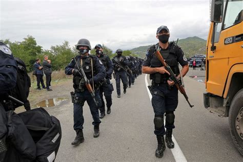 Protesters block Kosovo-Serbia border, tension still high