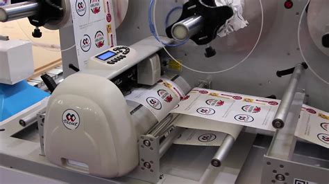 Vinyl Sticker Cutter Digital Roll To Roll Label Cutter Automatic Label Die Cutting Machine - Buy ...