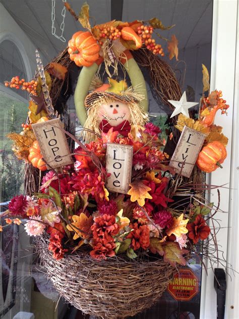 20+ Fall Basket Decorating Ideas - PIMPHOMEE