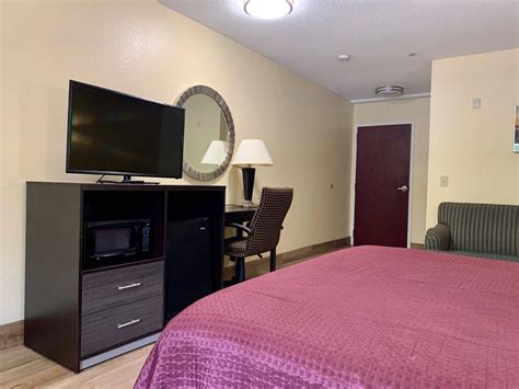 Executive Inn & Suites - Rooms