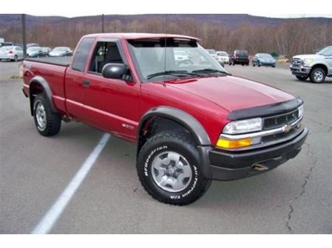 2003 Chevrolet S10 ZR2 Extended Cab 4x4 Data, Info and Specs | GTCarLot.com