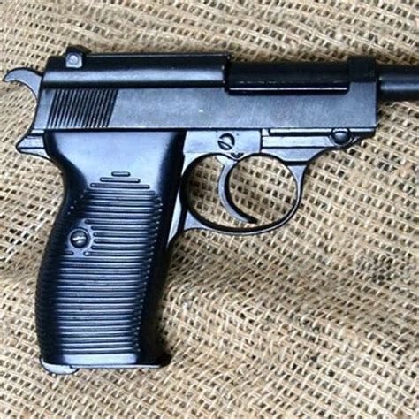 Walther P38 metal replica pistol by Denix - Relics Replica Weapons