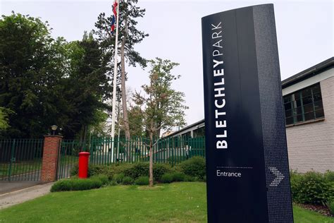 Day trip to the Bletchley Park Museum | Minka Guides