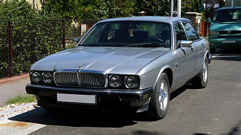 Jaguar XJ40 Sovereign 1 by sanyey on DeviantArt