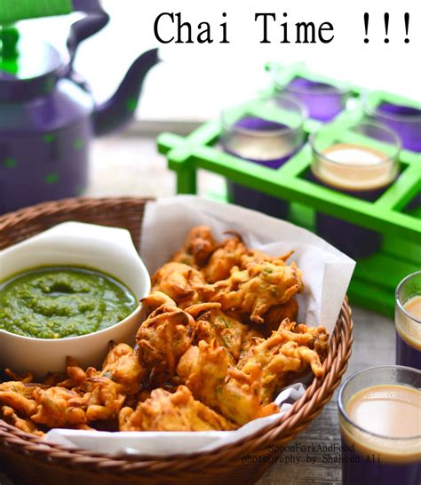 PYAAZ BHAJIYA / CRISPY ONION FRITTERS Recipe | Spoon Fork And Food