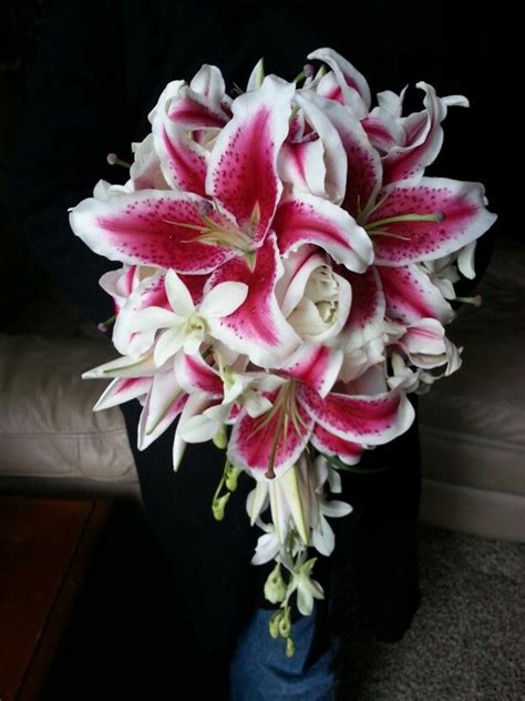 Stargazer lily bouquet by Artistic Bloom | Blumenstrauß hochzeit ...