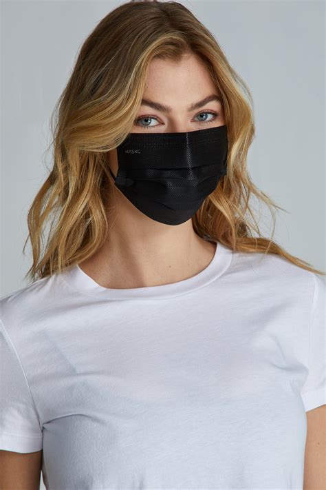 11 Excellent Disposable Masks Everyone Loves | Who What Wear