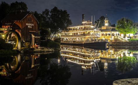 River boat night MK | Andrew Long | Flickr