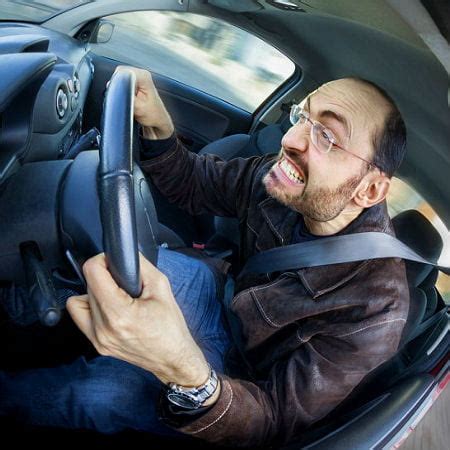 Aggressive Driving Habits You Need to Be Aware Of - Trackimo