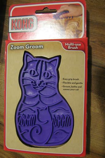 Review - KONG Zoom Groom Cat Brush - Love Meow