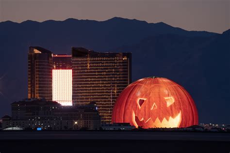 Gallery of The Sphere at the Venetian Resort Opens to the Public in Las ...