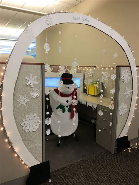 Christmas cubicle decorating | Christmas | Office christmas decorations, Christmas cubicle ...