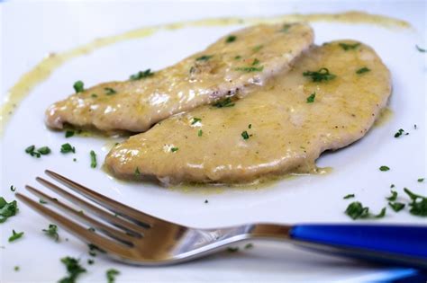 Scaloppine with lemon (thick sauce) | Erasmus recipes