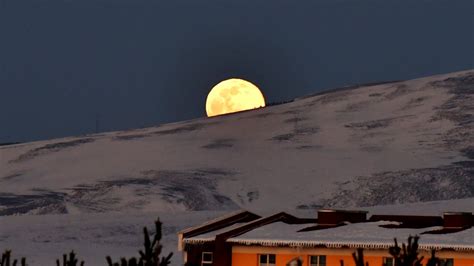 February's Full Snow Moon rises tonight, the smallest full moon of 2024 ...