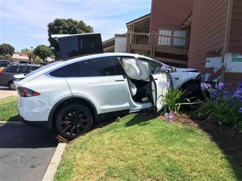 First Fatal Crash in a Self-Driving Tesla Reported