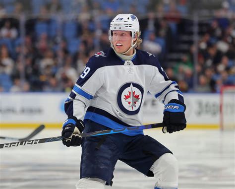 Columbus Blue Jackets: Patrik Laine should be top trade target