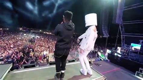 marshmello | Khalid Singing SILENCE Live at El Paso, Sun City. - YouTube