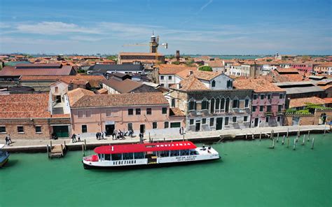 5 Reasons to Ditch The Gondola And Go on Venice Boat Tour