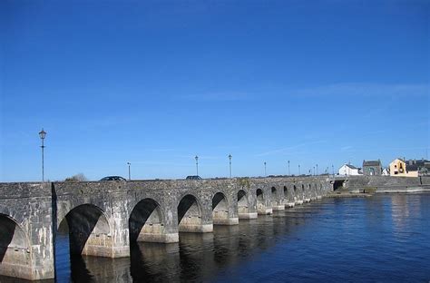 Bridge over the River Shannon at Shannonbridge, Ireland | Over the ...