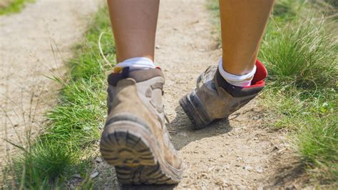 Do you need ankle support for hiking? | Advnture