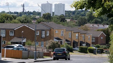 Thousands of Birmingham's social homes fail to meet standards - BBC News