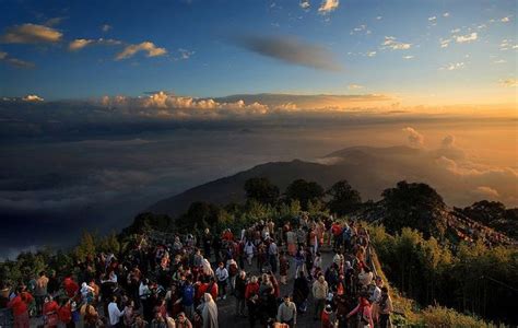 Why watching the sunset at Tiger Hill, Darjeeling, should be on your ...