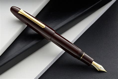 Sailor 1911 King of Pens Color Urushi Ebonite Fountain Pen - Maroon - The Goulet Pen Company