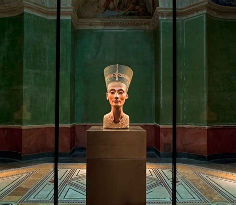 The Bust of Nefertiti - Street Art Museum tours