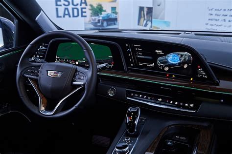 2021 Cadillac Escalade: Five Technology Features That Redefine Luxury ...