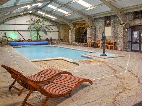 Ideal for a family get together this property offers shared facilities such as an indoor heated ...