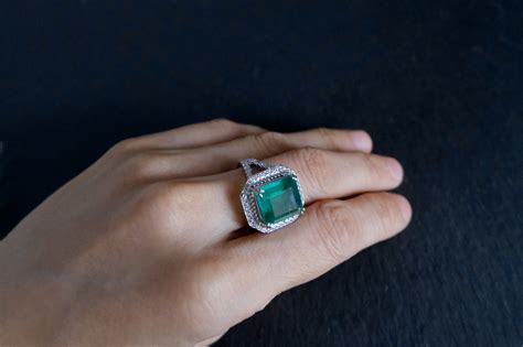 6ct Clean Natural Emerald Stone Ring 18k | Gem Gardener