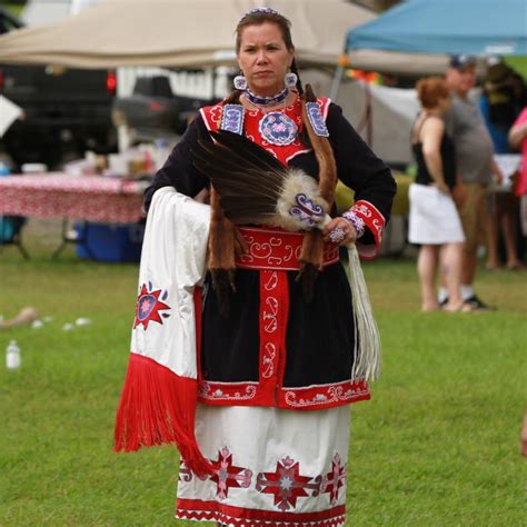 Mi'kmaq traditional dress | Traditional dresses, Dance outfits, Women