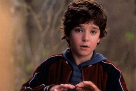 The little boy who played Peter in Jumanji looks like a different ...