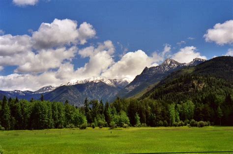 The 12 Best Scenic Drives in Montana That Will Amaze You - The Wild Guides