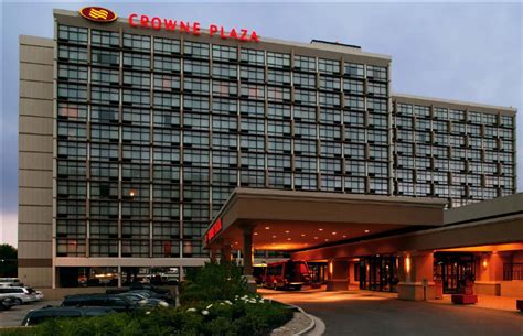 Crowne Plaza O’Hare – Linn-Mathes Inc.