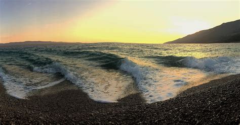 Zlatni Rat Beach in Bol Croatia waves during sunset May 2017 [OC] [4096 ...