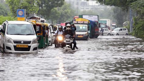 Flood alert issued in Delhi after Yamuna breaches ‘danger mark’ amid heavy rains | Latest News ...