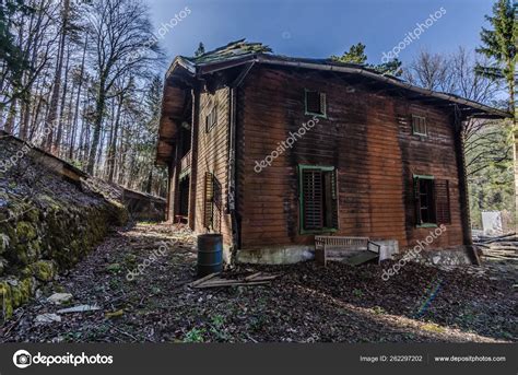 Old Abandoned Forest House Mountains Forest — Stock Photo © YAYImages ...