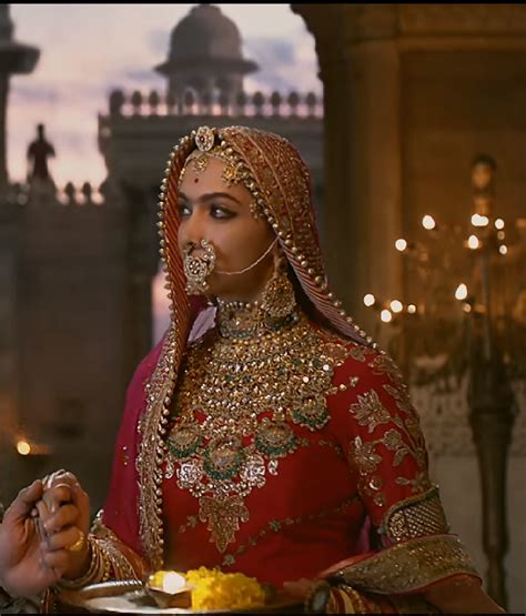 Padmaavat new stills: Deepika Padukone defines beauty in every frame ...